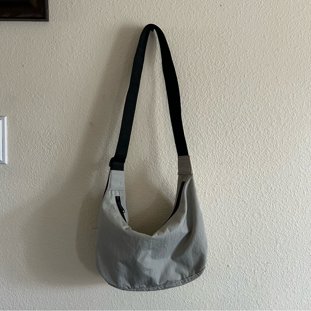 Gray Medium Nylon Crescent BAGGU Shoulder Bag, Crossbody Bag